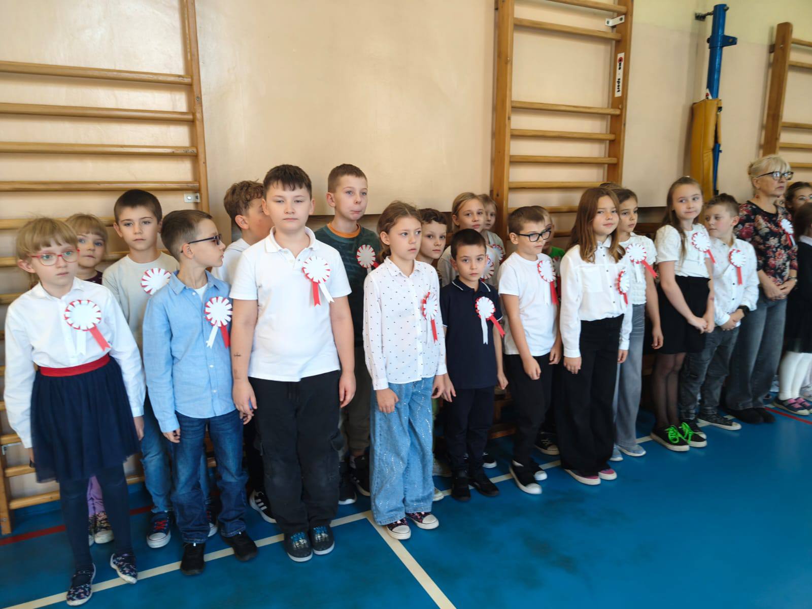 Szkoła do hymnu 7.11.2025 r.